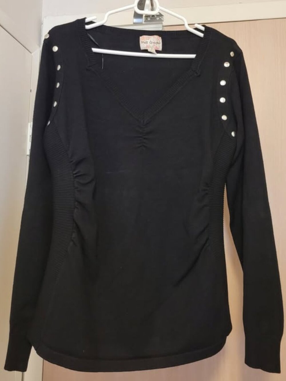 GENTLY USED, MISS GUIDED, LONG SLEEVE PULL OVER, LARGE!!!